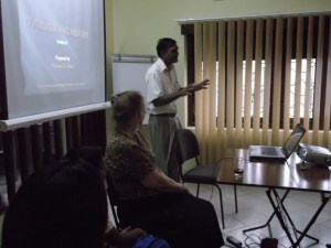 Ravindra Ranasinha talking to the participants.